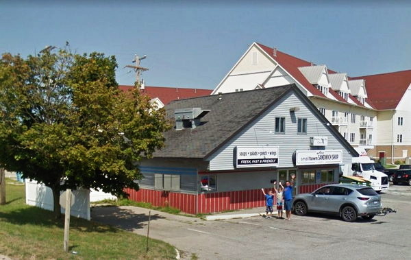 A&W Restaurant - Spring Lake - 909 W Savidge St (newer photo)